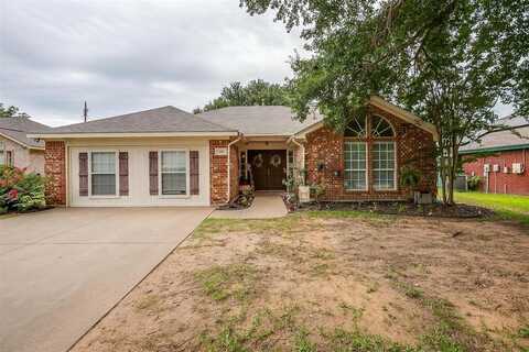 304 Comanche Walk, Joshua, TX 76058