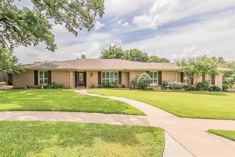 11 Country Club Court, Pantego, TX 76013