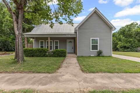 512 E Willingham Street, Cleburne, TX 76031