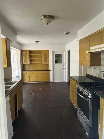 102 W Woodbury Drive, Garland, TX 75041