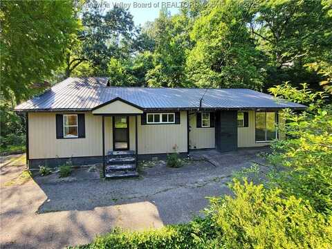 807 Honeysuckle Road, Elkview, WV 25071