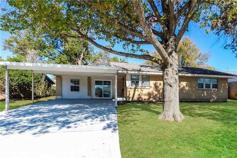 217 Cherrywood Drive, Moore, OK 73160