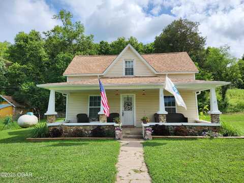 4852 Old 60 Drive, Seneca, MO 64865