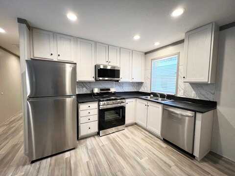25260 Nuway Avenue, Warren, MI 48091