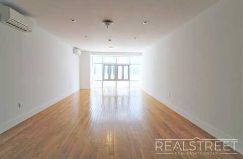 90-02 Queens Blvd, ELMHURST, NY 11373