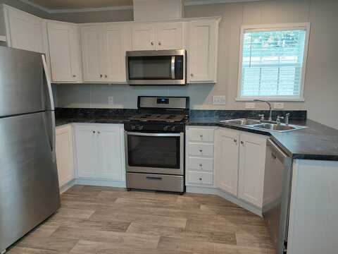 62 Tulip Ln., Belleville, MI 48111
