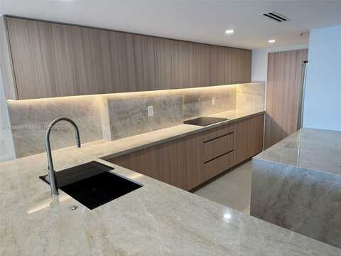1717 N Bayshore Dr, Miami, FL 33132