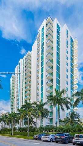7930 East Dr, North Bay Village, FL 33141