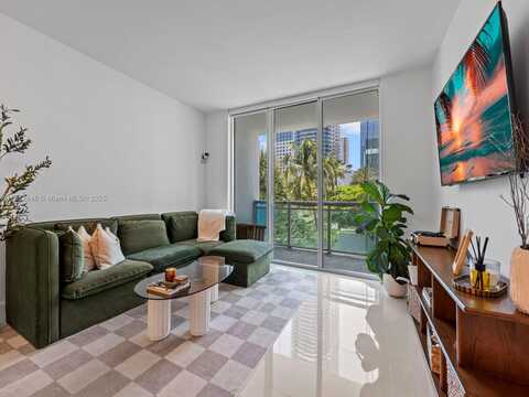 950 Brickell Bay Dr, Miami, FL 33131