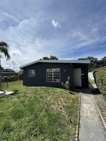 2325 Hope St, Hollywood, FL 33020