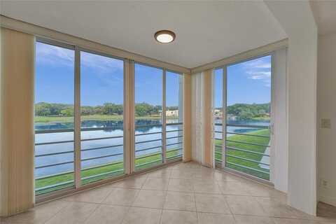 9450 Poinciana Pl, Davie, FL 33324