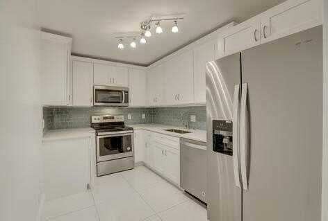 4000 N Hills Dr, Hollywood, FL 33021