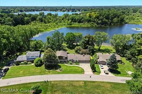 2838 Bay Drive, West Bloomfield, MI 48324