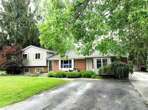 9100 Mayfred Drive, Pinckney, MI 48169