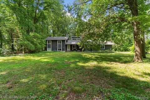 5022 Golf Club Road, Howell, MI 48843