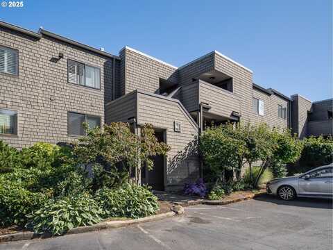 5624 S RIVERSIDE LN, Portland, OR 97035