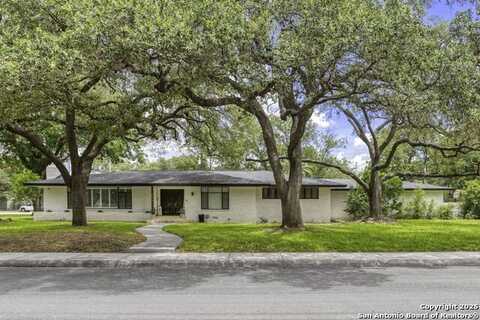 906 E CEDAR ST, Seguin, TX 78155