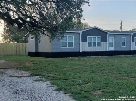 112 County Road 158, Floresville, TX 78114