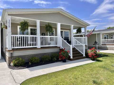 52529 Pineview, Chesterfield Twp, MI 48051