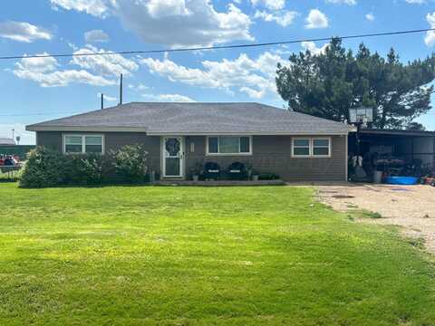 800 S 1st Street, Vega, TX 79092