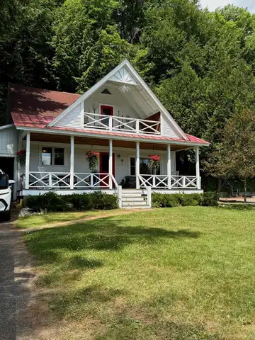 138 Kiwassa Rd Road, Saranac Lake, NY 12983