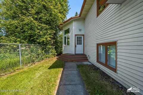 1521 Cache Drive, Anchorage, AK 99507