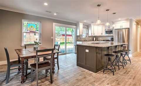204 SW G ST, Bentonville, AR 72712