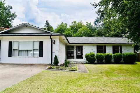 2921 Honeysuckle LN, Russellville, AR 72801