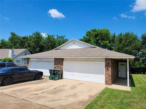 1637 & 1639 N Saddlehorn AVE, Fayetteville, AR 72703