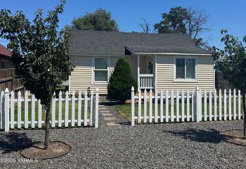 34 N i St, Toppenish, WA 98948