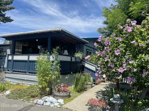 8301 Tieton Dr, Yakima, WA 98908