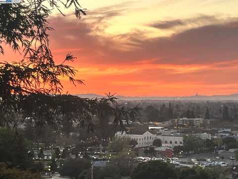 1112 Holmes Way, Hayward, CA 94541