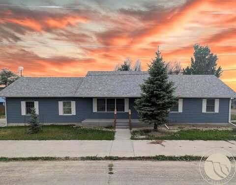 516 9th Avenue W, Roundup, MT 59072