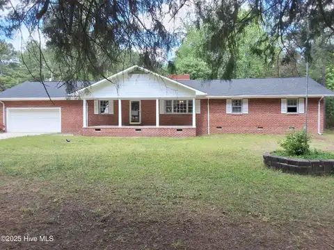 813 Village Street, Bladenboro, NC 28320