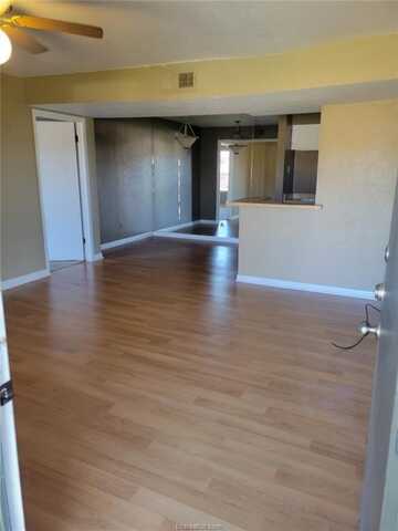 904 University Oaks Boulevard, College Station, TX 77840