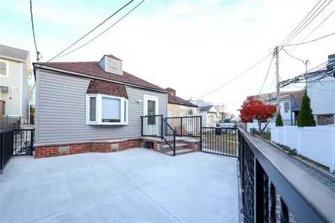 7 Lake Avenue, Brooklyn, NY 11235
