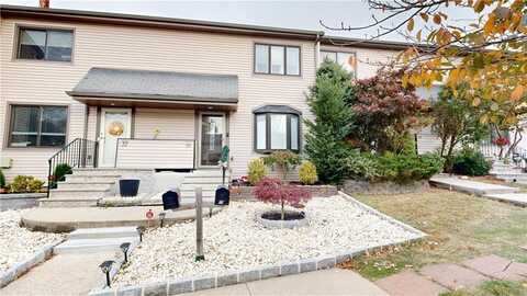 39 Hemlock Court, Staten Island, NY 10309