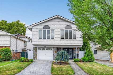 15 Berglund Avenue, Staten Island, NY 10314