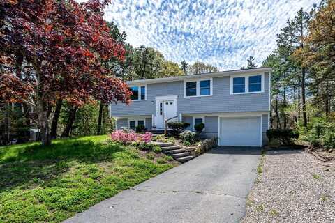 3 Tri-Town Circle, Mashpee, MA 02649