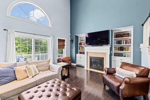 5 Bosuns Lane, Bourne, MA 02532