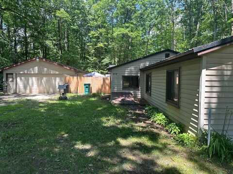 379 E Clarence, Harrison, MI 48625