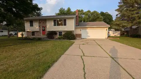 1202 Woodlawn, Clare, MI 48617