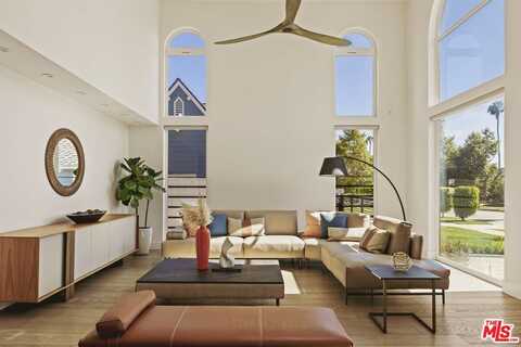 330 N Lucerne Blvd, Los Angeles, CA 90004