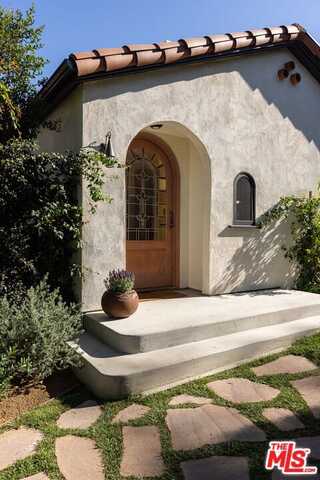 5906 Foothill Dr, Los Angeles, CA 90068