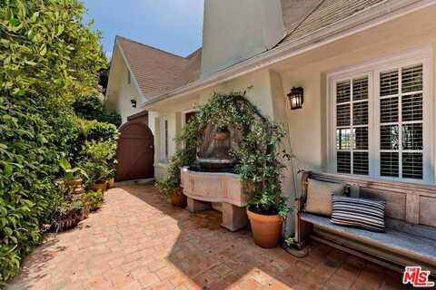 5966 Graciosa Dr, Los Angeles, CA 90068