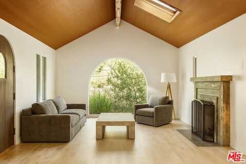407 W Rustic Rd, Santa Monica, CA 90402