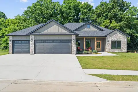 1317 Stonehaven DR, Boonville, MO 65233