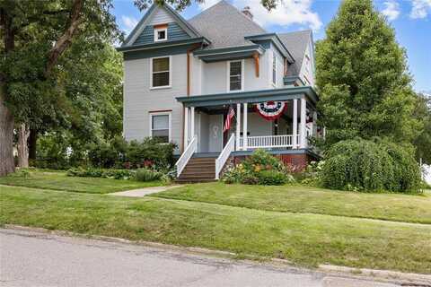 103 10th Avenue SW, Mount Vernon, IA 52314