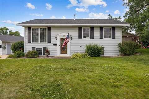 1427 Pawnee Drive NW, Cedar Rapids, IA 52405