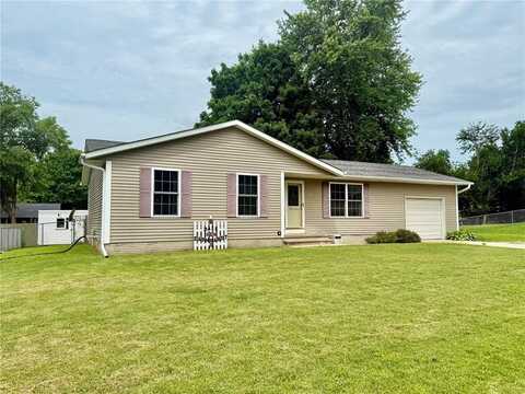 507 Maplewood Drive, Center Point, IA 52213